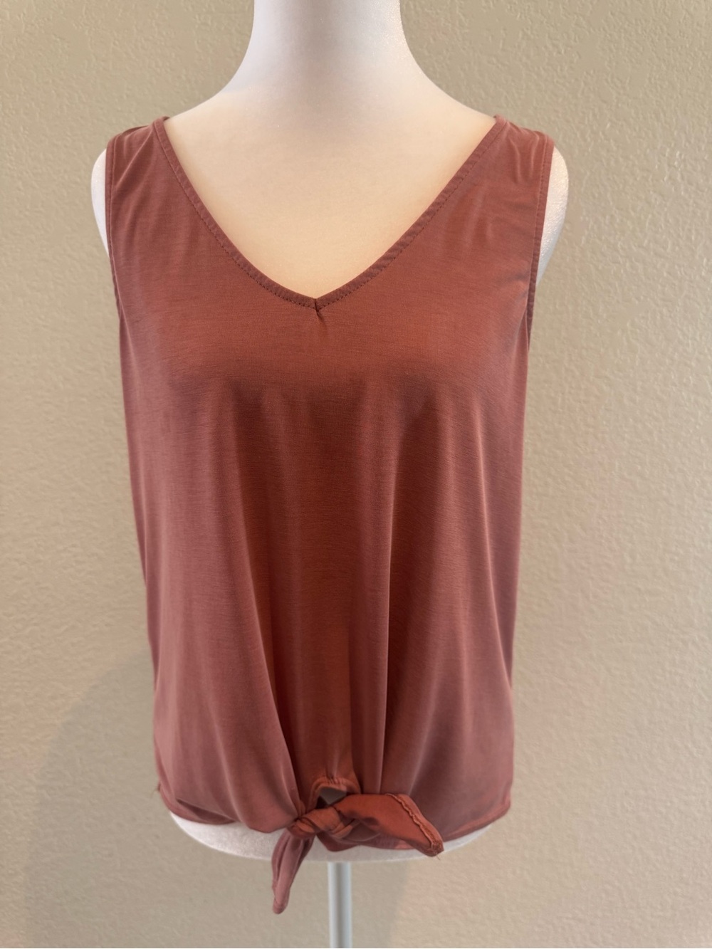 Green Envelope Mauve Tie Front Tank Top – High Low Hem V-Neck - Size Small
